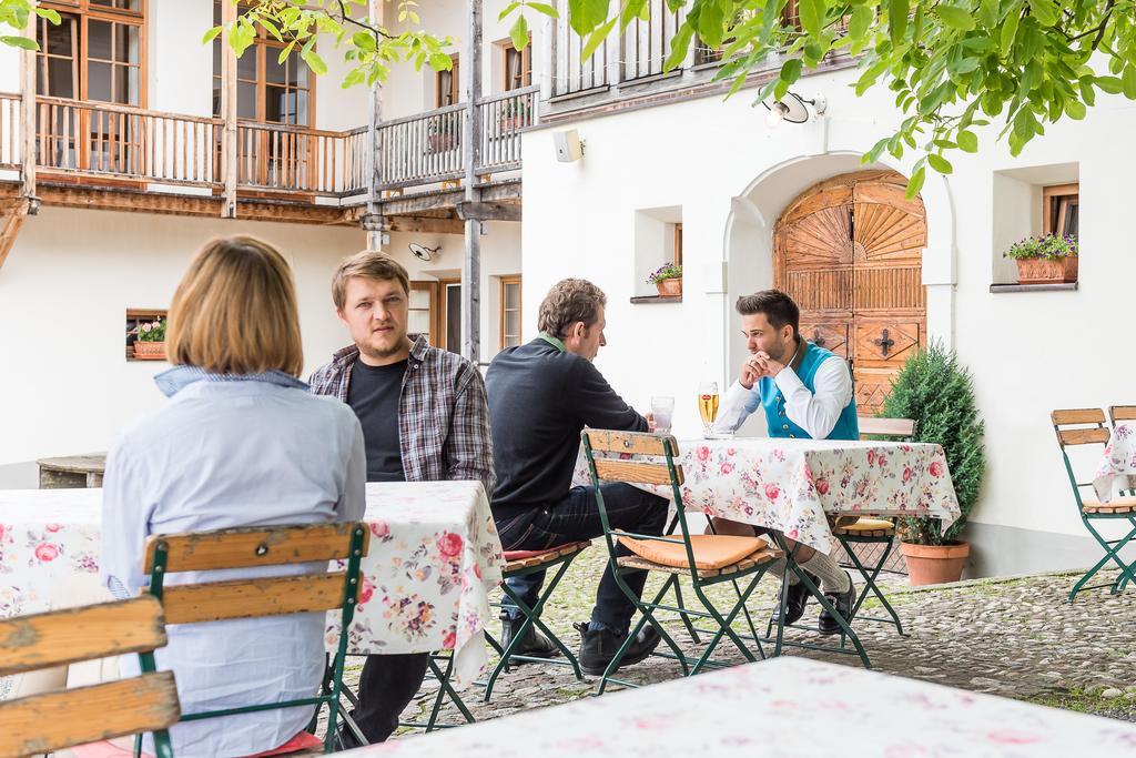 Alte Post Hotel Feistritz an der Gail Buitenkant foto