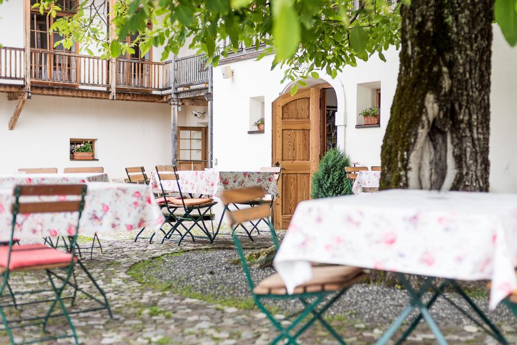 Alte Post Hotel Feistritz an der Gail Buitenkant foto