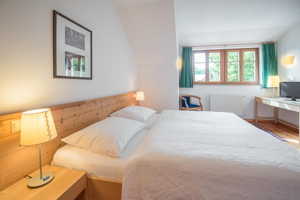 Alte Post Hotel Feistritz an der Gail Buitenkant foto