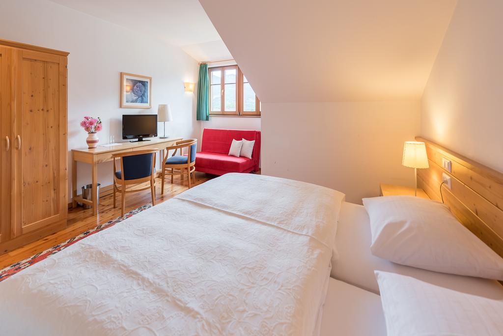 Alte Post Hotel Feistritz an der Gail Buitenkant foto
