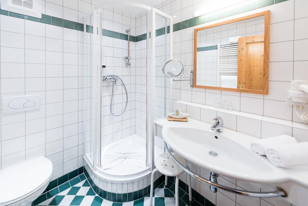 Alte Post Hotel Feistritz an der Gail Buitenkant foto